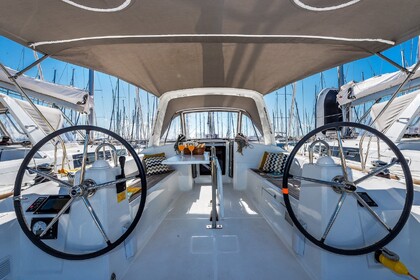 Miete Segelboot Bénéteau Oceanis 38.1 Pomer