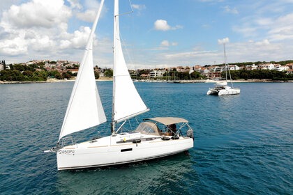 Hire Sailboat JEANNEAU SUN ODYSSEY 349 Pula