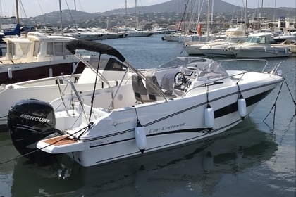 Location Bateau à moteur JEANNEAU Cap Camarat 7,5 WA Sainte-Maxime