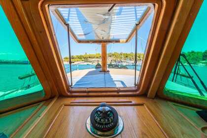 Hire Motorboat Traditional kaiki Varkalas Spetses