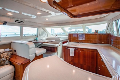 Beautiful Sea Ray Yacht for Rent in Dubai