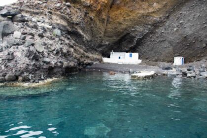 Rent a rib boat Discover Santorini by your own.