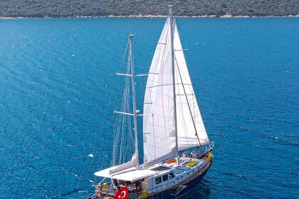 D420 Deluxury Gulet Yacht For 8 People