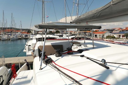 Rental Catamaran Fountaine Pajot Lucia 40 Marina Hramina