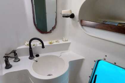 Catamaran aux Gambier