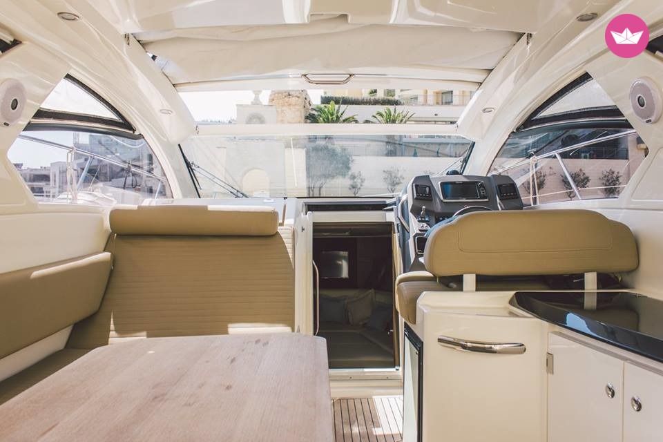 Motorboat Azimut Atlatis 34 for rental