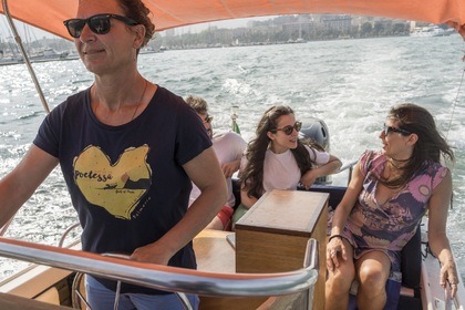 Poetessa boat tour, gulf of Poets