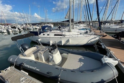 Alquiler Neumática Capelli Tempest 650 open Pornic