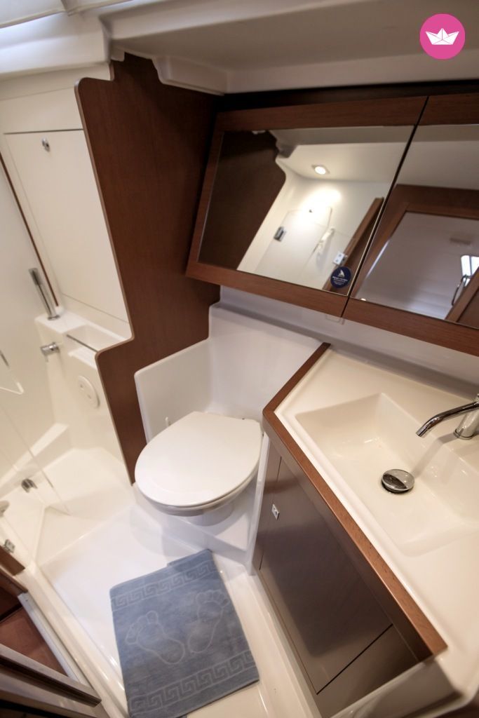 Sailboat Beneteau Oceanis 41 for hire