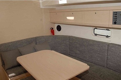 Futura 860 - spacerowy jacht motorowy