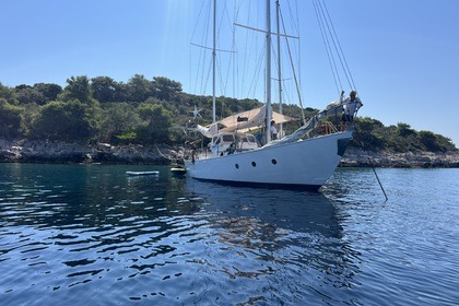 Hyra båt Segelbåt Uljanik Pula Ketch Hvar