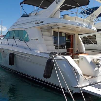 Charter Motorboat Sea Ray 52 Voyager Latsi