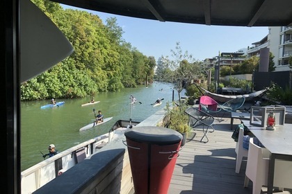 Naviguez en privé sur la Seine · Tour Eiffel, monuments & grands ponts à bord d'un magnifique smart boat