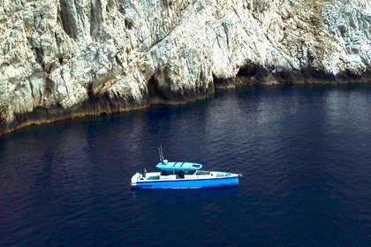 Miete Motorboot  Axopar 37 XC Cross Cabin Lavrio