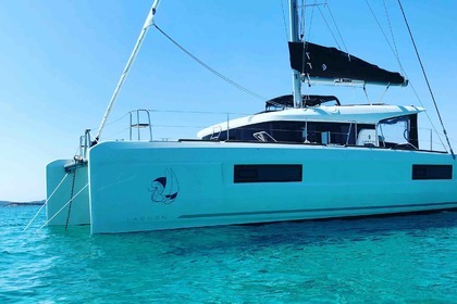 Geo, The top catamaran Lagoon 40 in the Tuscany area