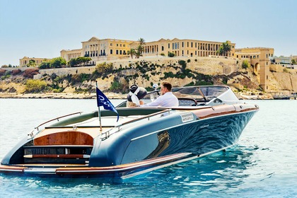 Hire Motorboat Riva Aquariva 33 Valletta