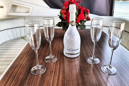 Cruise by Porto Rafti