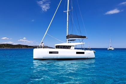 Hire Catamaran Lagoon Lagoon 40 Bonifacio