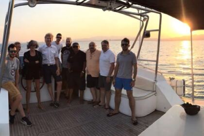 Luxo a bordo deste iate Trawler 2