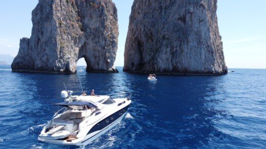 Salerne Motorboat Azimut Atlantis alt tag text