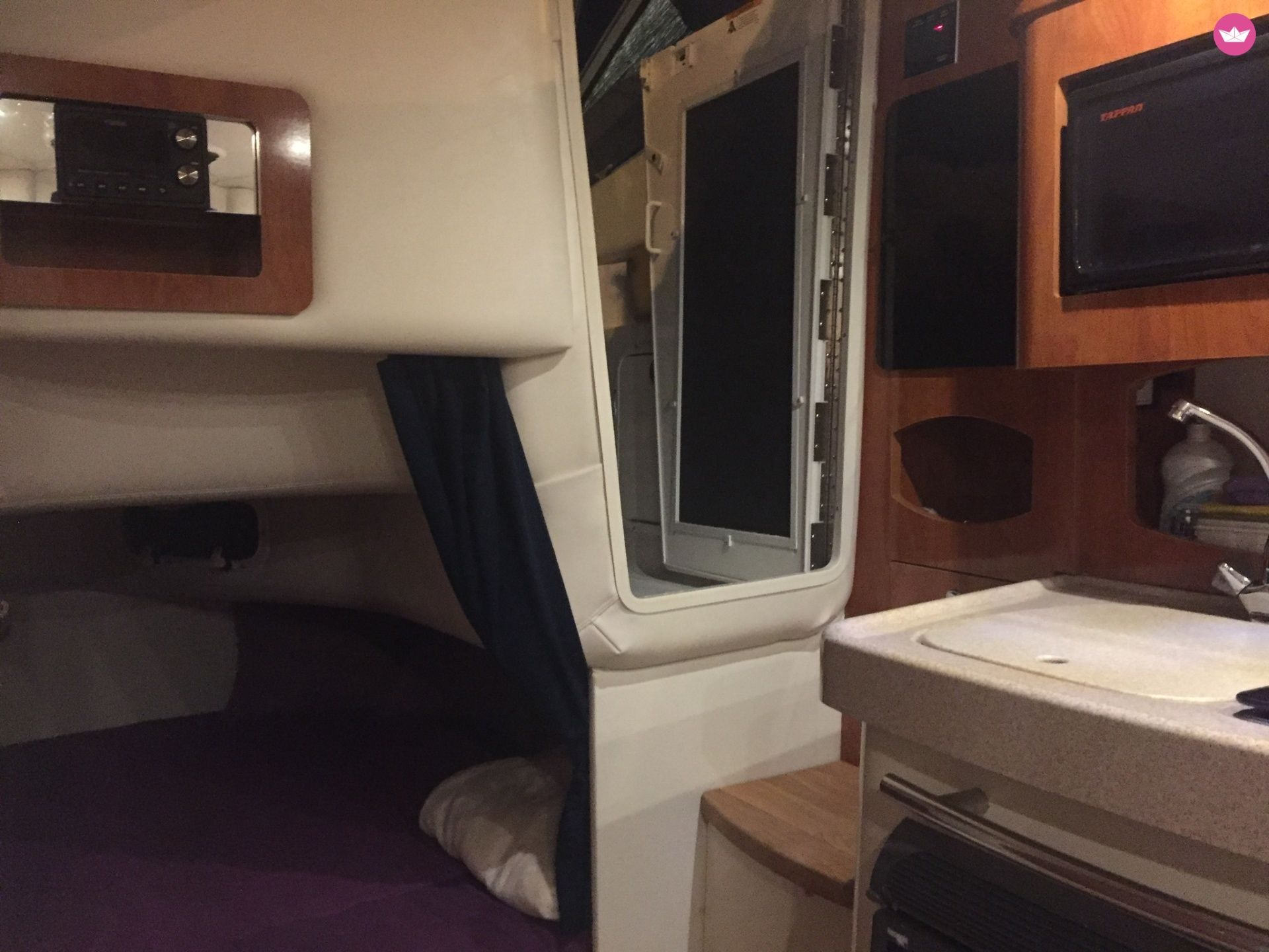 Motorboat Four Winns 258 Vista for rental