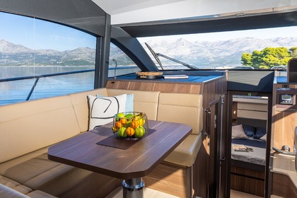 Motor Jacht Sealine F430 in Dubrovnik