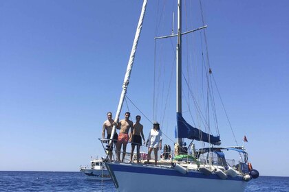 BATEAU PARTAGÉ AUTOUR DES ÎLES DE LA MER IONIENNE.
