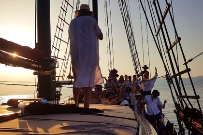 Luxury Motorsailer in Athens & Mykonos!