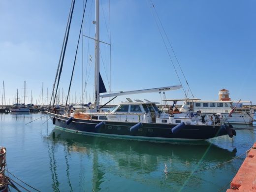 rent sailboat mediterranean