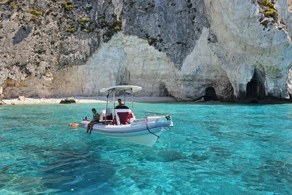 Charter RIB Arctic 750 Zakynthos