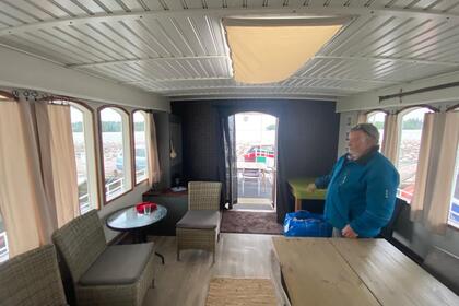 Lunch Box Steel ship with sauna and skipper