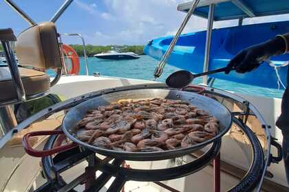 Navega con confort. Alquila precioso catamarán en Cartagena de Indias