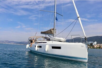 Hire Sailboat Jeanneau Sun Odyssey 440 Split
