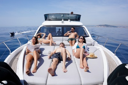 Alquila tu yate Azimut en Barcelona ¡Embárcate en este nuevo barco!