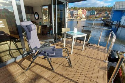 Beautiful houseboat with 3 Cabins for rent from Ma