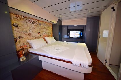 Custom built traditional gulet with a capacity of 4 people