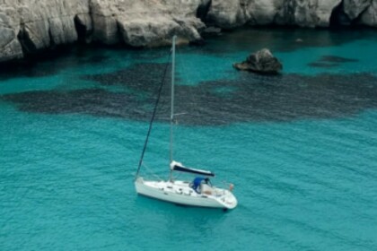 Charter Sailboat Beneteau Oceanis Clipper 311 Saint-Cyprien