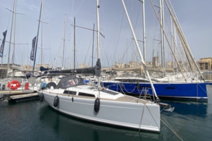 Hire Sailboat Hanse 315 Marseille