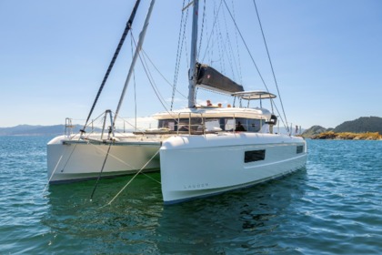 Verhuur Catamaran  LAGOON 43 (4 CAB + 2) / 4 SDB Arrondissement Le Marin