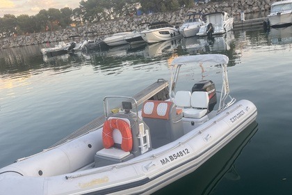Rental Motorboat Zodiac Explorer 580 sb Marseille