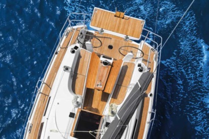 Precioso veleiro Bavaria no Flensburg