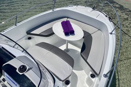 Balade en mer à bord d’un Cap Camarat 6.5 CC – Série 3 (2023)