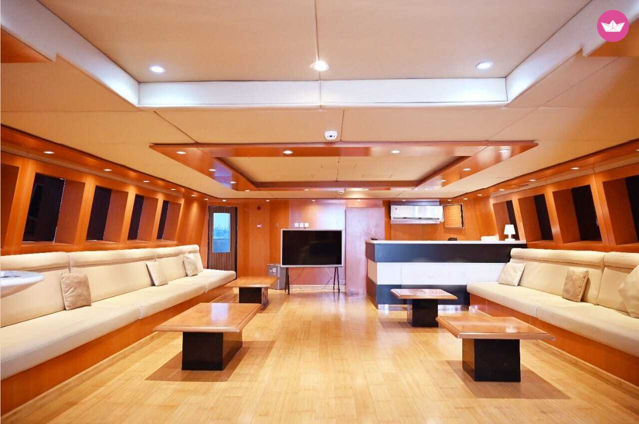 Yacht Premium Spacious Motoryacht 1600cv 2