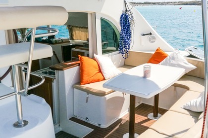 Catamaran premium charter