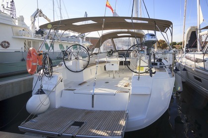 Rental Sailboat JEANNEAU SUN ODYSSEY 519 Palma de Mallorca