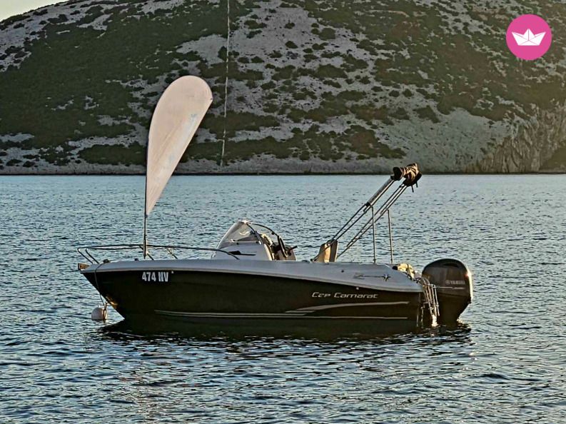 Bateau à moteur Jeanneau