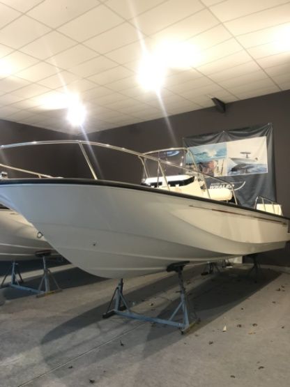 Charter Motorboat Boston Whaler 210 Montauk Dinard