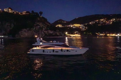 Noleggio Yacht a motore Ferretti Ferretti 680 Marina di Stabia