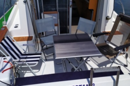 Charter Motorboat Beneteau Antarès série 9 avec Fly - journée ou demi-journée Saint-Raphaël