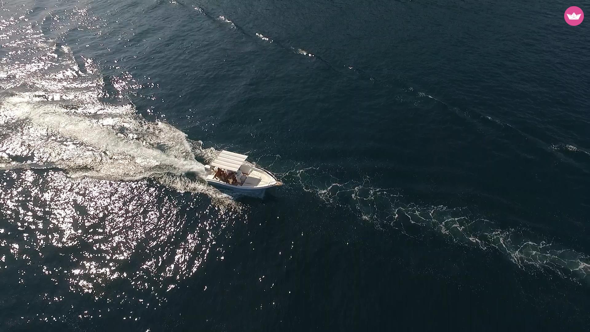 Motorboat Elan 18 Cc for hire